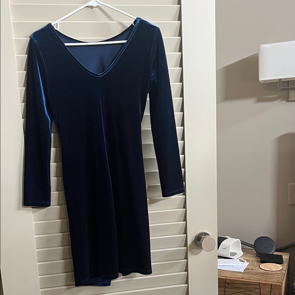 Chic Midnight Blue Velvet Long Sleeve Dress